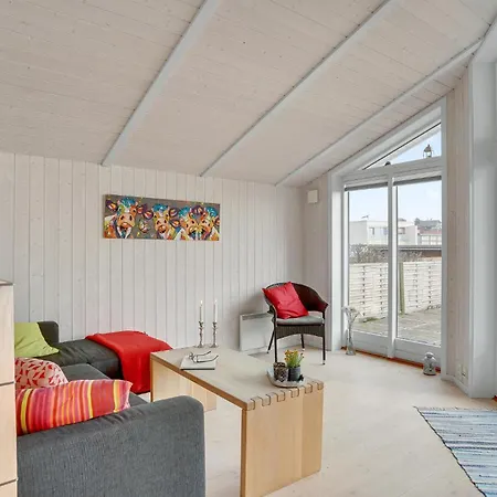 Lovely In With Kitchen Holiday home *